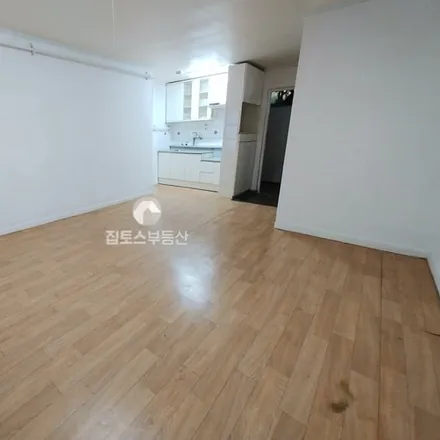 Rent this studio apartment on 서울특별시 강남구 역삼동 664-2