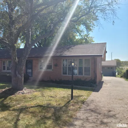 Buy this 3 bed house on 109 Mary Place in East Peoria, IL 61611