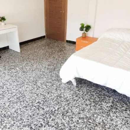 Rent this 5 bed apartment on Centro de Salud 9 de Octubre in Avenida Rey Don Jaime, 12001 Castelló de la Plana