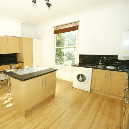 Image 2 - Woodland Terrace, Leeds, LS7 2HF, United Kingdom - Apartment for rent