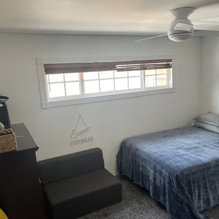 Rent this 3 bed apartment on Pep Boys in Truxton Avenue, Los Angeles