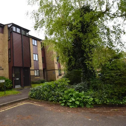Rent this 1 bed apartment on 21-38 St Paul's Court in Reading, RG1 6HF