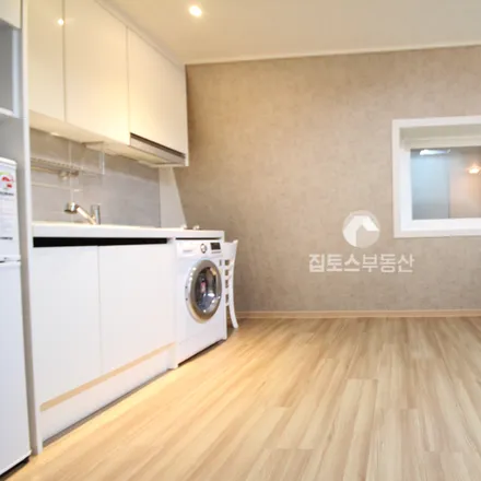 Rent this studio apartment on 서울특별시 강남구 대치동 900-6