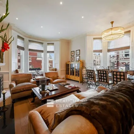 Image 3 - 8 Observatory Gardens, London, W8 7HY, United Kingdom - Apartment for rent