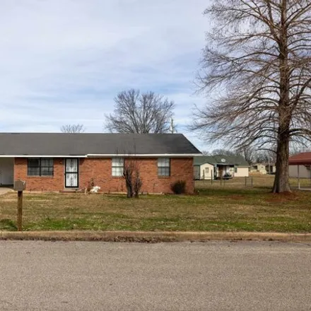 Buy this 3 bed house on 806 Fairlawn Drive in Bolivar, TN 38008
