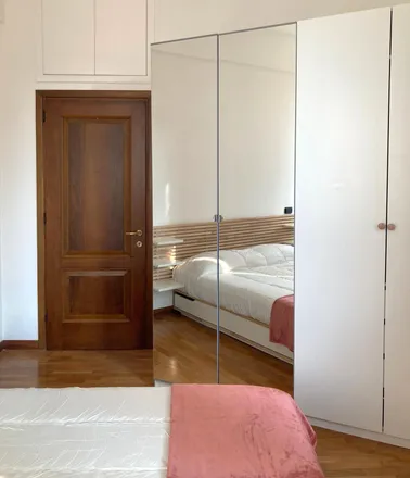 Image 3 - Welcoming 3-bedroom apartment near Repubblica train station  Milan 20124 - Apartment for rent