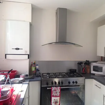 Rent this 6 bed room on 49 Kimbolton Avenue in Nottingham, NG7 1PS