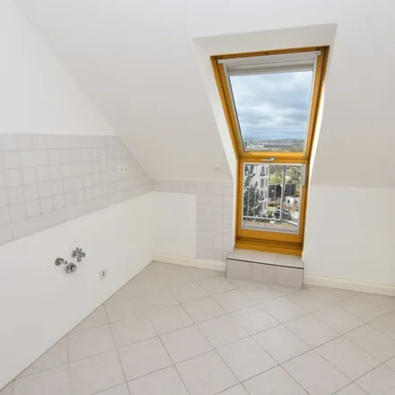Rent this 3 bed apartment on Klarastraße 37 in 09131 Chemnitz, Germany