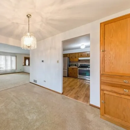 Image 5 - 7491 Blackstone Avenue, Justice, Lyons Township, IL 60458, USA - House for sale