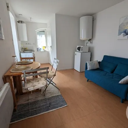 Image 3 - 40 Rue du Commerce, 63200 Riom, France - Apartment for rent