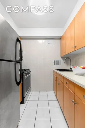 Image 3 - Gristedes, 1208 1st Avenue, New York, NY 10021, USA - Apartment for sale