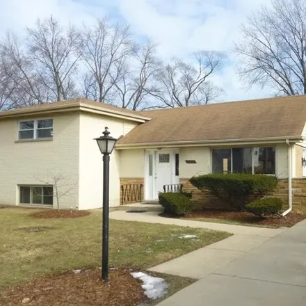 Rent this 4 bed house on 654 Lavergne Avenue in Wilmette, New Trier Township