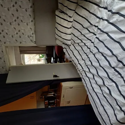 Rent this 3 bed apartment on Poppelstigen in 462 55 Vänersborg, Sweden