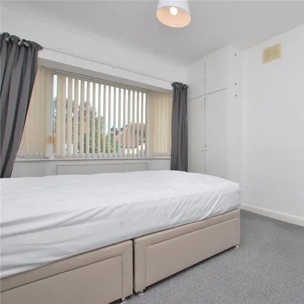 Image 7 - 43 Southway, Guildford, GU2 8DF, United Kingdom - House for rent