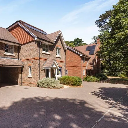 Rent this 4 bed house on Phillips Close in Wokingham, RG41 4ER