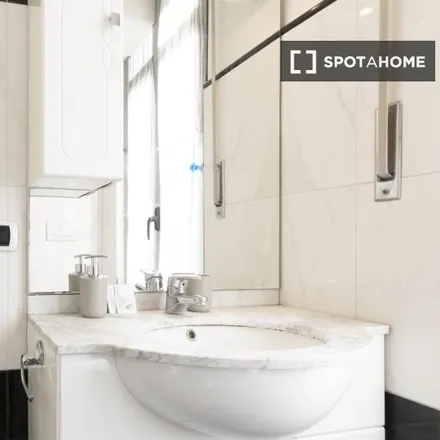 Image 4 - Via Giuseppe Longhi, 20137 Milan MI, Italy - Apartment for rent