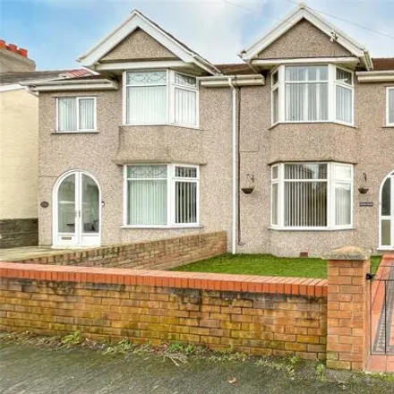 Buy this 3 bed duplex on Victoria Drive in Llandudno Junction, LL31 9BX
