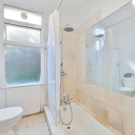 Rent this 3 bed apartment on Pennard Road in London, W12 8DN
