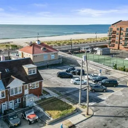 Buy this 1studio townhouse on 668 West Broadway in City of Long Beach, NY 11561