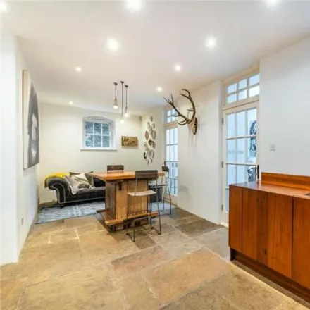 Rent this 5 bed apartment on New Court (1-30) in Flask Walk, London