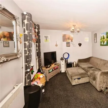 Image 6 - Hermitage Close, London, SE2 9QB, United Kingdom - Apartment for sale