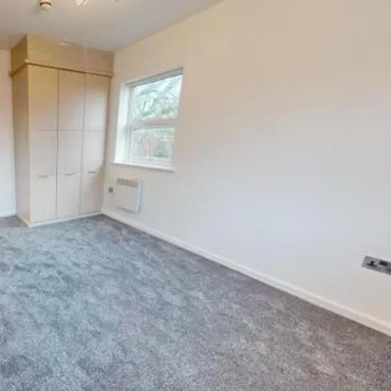 Image 4 - Harrogate Road Nunroyd Road, Harrogate Road, Leeds, LS7 3PQ, United Kingdom - Apartment for rent