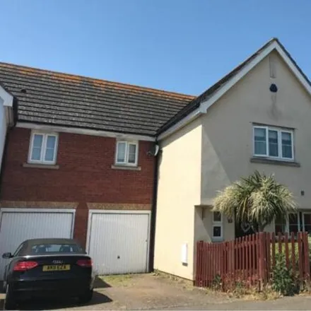 Buy this 3 bed house on 37 Rochford Road in St Osyth, CO16 8PH