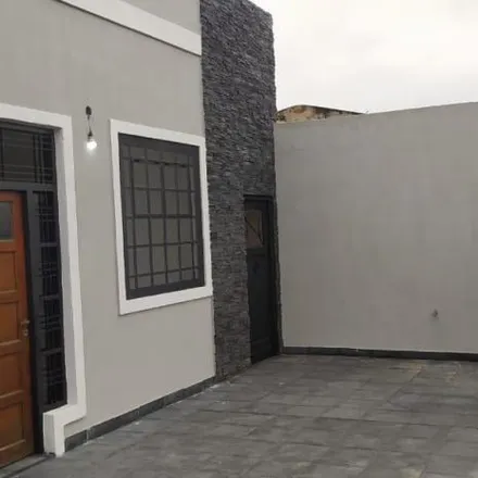 Rent this 2 bed house on Avenida General San Martín 579 in Adrogué, Argentina
