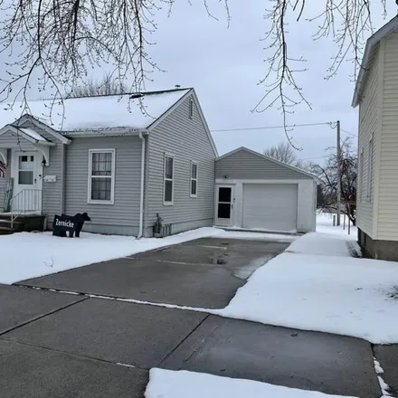 Buy this 2 bed house on 2654 Hannah Street in Marinette, WI 54143