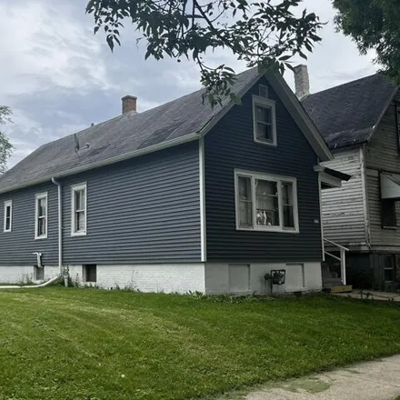 Image 2 - 2528 N 16th St, Milwaukee, Wisconsin, 53206 - House for sale