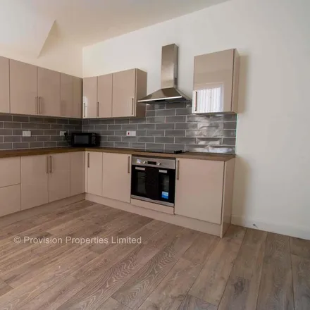 Image 1 - Back Brudenell Grove, Leeds, LS6 1HS, United Kingdom - Townhouse for rent