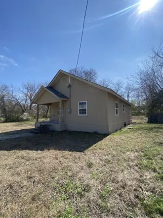 Rent this 3 bed house on 283 South 4th Street in Bonham, TX 75418