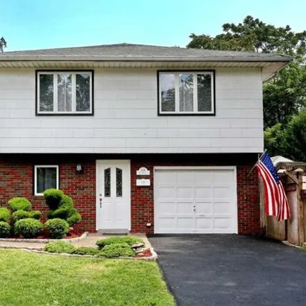 Rent this 3 bed house on 239 Elm Avenue in Teaneck Township, NJ 07666
