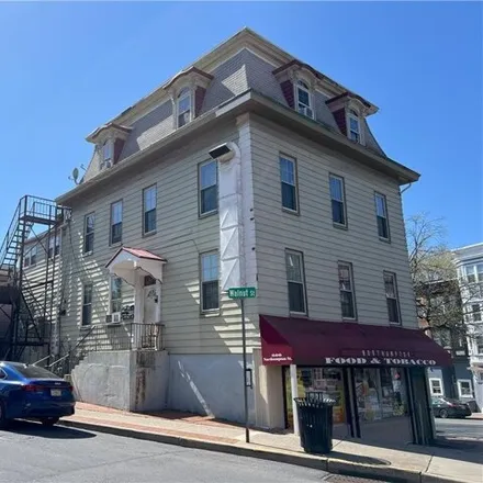 Rent this studio apartment on Ricky's Food and Tobacco in Walnut Avenue, Easton