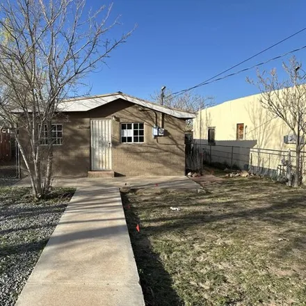 Buy this 1 bed house on 605 Aztec Road Northwest in Albuquerque, NM 87107