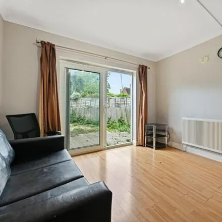 Rent this 4 bed townhouse on 33 Braybrook Street in London, W12 0AR