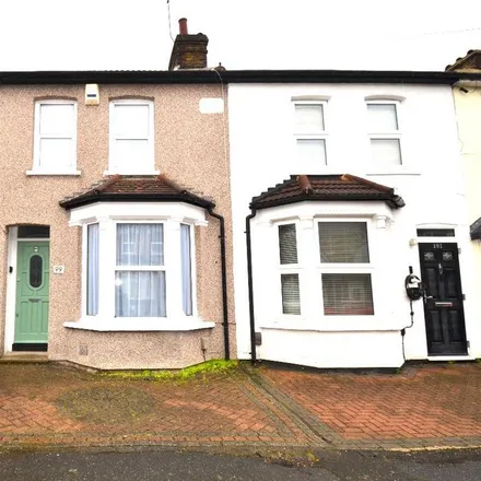 Rent this 3 bed townhouse on Douglas Road in London, RM11 1AR