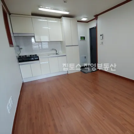 Rent this studio apartment on 서울특별시 강동구 암사동 492-19