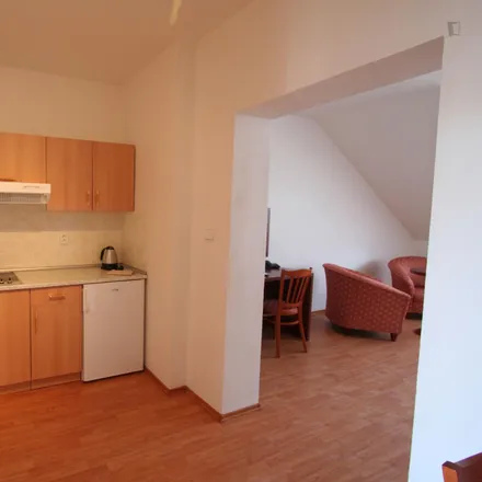 Image 2 - Soukromá ZŠ Integrál pro žáky se specifickými poruchami učení, Jana Masaryka, 120 00 Prague, Czechia - Apartment for rent