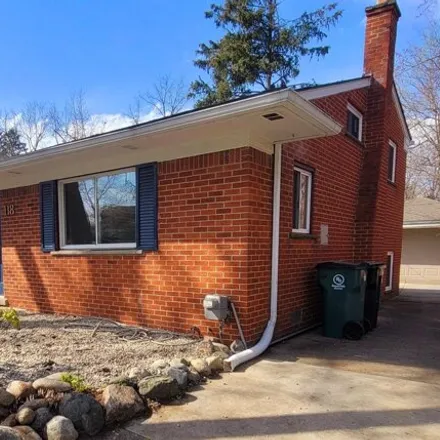 Buy this 3 bed house on 202 Lawrence Avenue in Royal Oak, MI 48073