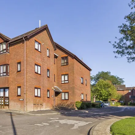 Image 1 - Ashtonleigh Residential Home, 4 Wimblehurst Road, Horsham, RH12 2ED, United Kingdom - Apartment for rent