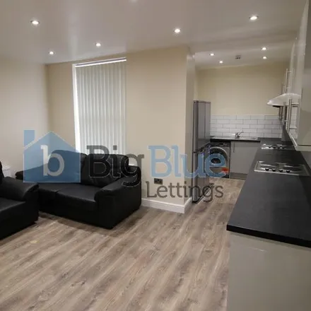 Rent this 6 bed townhouse on Back Hessle Mount in Leeds, LS6 1ER