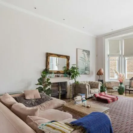 Rent this 3 bed room on 32 Colville Terrace in London, W11 2BU