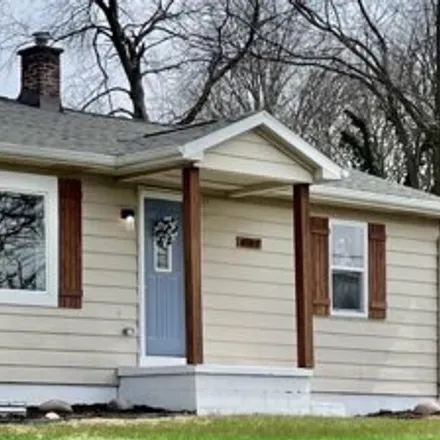 Buy this 3 bed house on 1706 Providence Street Northeast in Plainfield Charter Township, MI 49525