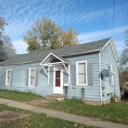 Buy this 2 bed house on 399 East Briggs Avenue in Fairfield, IA 52556