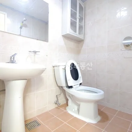 Rent this 2 bed apartment on 서울특별시 강남구 역삼동 662-1