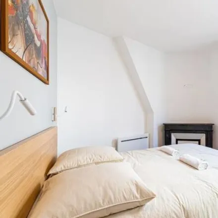 Rent this 2 bed apartment on 13 Rue Monsigny in 75002 Paris, France