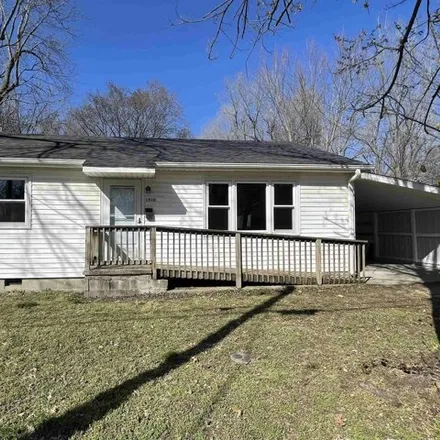 Buy this 2 bed house on 1562 West 20th Street in Sedalia, MO 65301