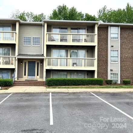 Rent this 3 bed condo on 1620 Arlyn Circle in Charlotte, NC 28213