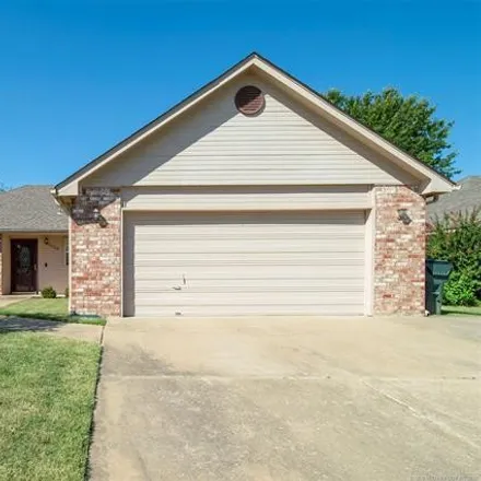 Buy this 3 bed house on 11700 North 112th East Avenue in Owasso, OK 74021